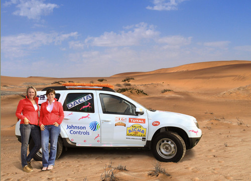 Die von Johnson Controls unterstützten Extremsportlerinnen Isabelle Bukowski (links) und Anne Seringe vor der Abreise nach Tanger.