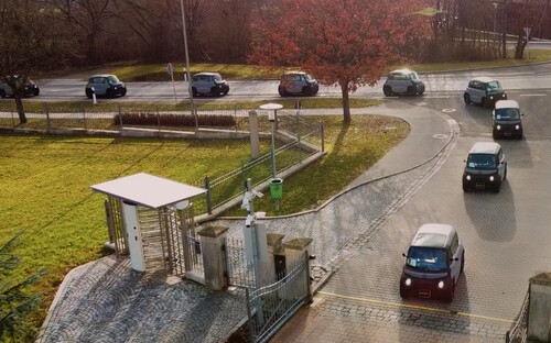 Die Witron Logistik + Informatik GmbH setzt auf ihrem Betriebsgelände in Parkstein in der Oberpfalz zehn Opel Rocks-e ein.