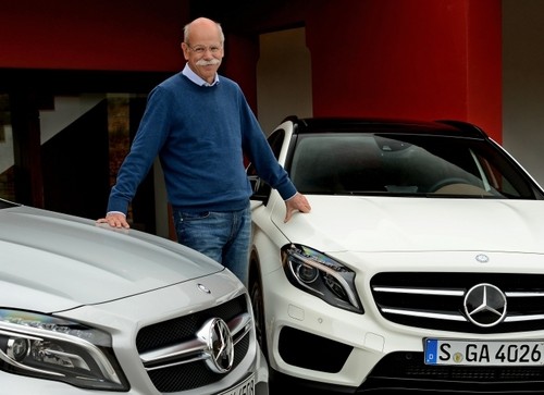 Dieter Zetsche und der Mercedes-Benz GLA.