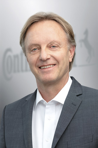 Dr. Bernhard Klumpp.