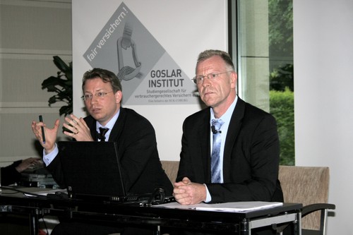 Dr. Florian Elert (links) und Dr. Fred Wagner stellten ihre Studie zu Vergleichsportalen im Internet vor, die vom Goslar Institut in Auftrag gegeben worden war.