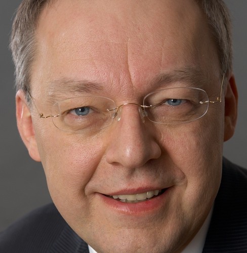 Dr. Manfred Bayerlein.