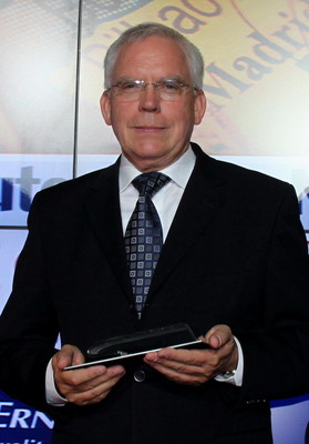 Dr. Ulrich Hackenberg.