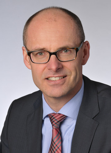 Dr. Ulrich Hauck.