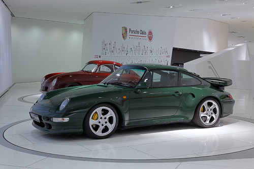 Dr. Wolfgang Porsche stellt seinen eigenen 911 Turbo S für die Sonderausstellung zur Verfügung.