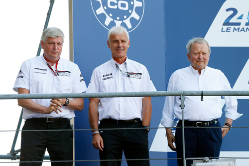 Dr. Wolfgang Porsche (Vorsitzender des Aufsichtsrates der Porsche AG), Matthias Müller (Vorsitzender des Vorstandes der Porsche AG), Wolfgang Hatz (Vorstand Forschung und Entwicklung Porsche AG) (r-l).