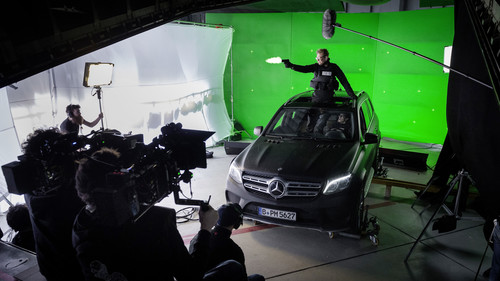 Dreharbeiten zu „Hot Dog“ mit Matthias Schweighöfer und Mercedes-Benz GLS.