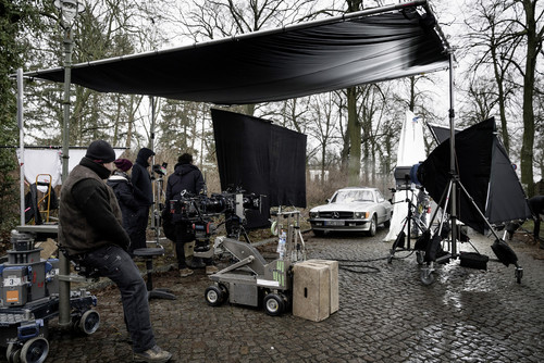 Dreharbeiten zu „Hot Dog“ mit Mercedes-Benz SLC Coupé.