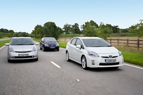 Drei Generationen des Hybrid-Pioniers (von links): Toyota Prius II, I und III.