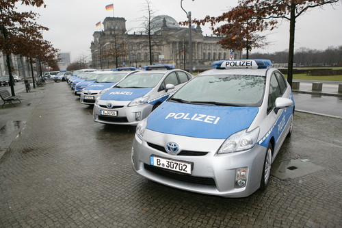 Drei Toyota Prius für die Berliner Polizei.