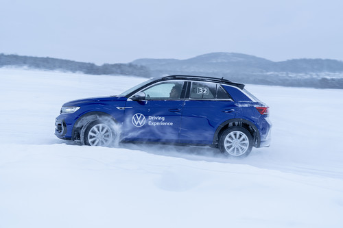 Driften mit dem VW T Roc bei der „R Ice Experience“ in Schweden.