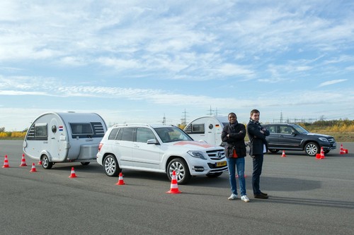 Driving Experience mit dem Mercedes-Benz GLK 220 Blue Tec und T@B-Wohnwagen sowie den Ex-Nationalspielern Thomas Helmer und Bryan Roy.
