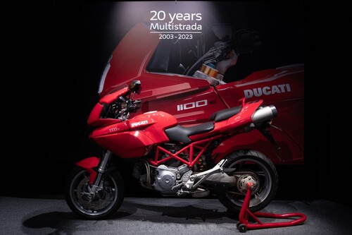 Ducati Multistrada 1000 DS (2003).