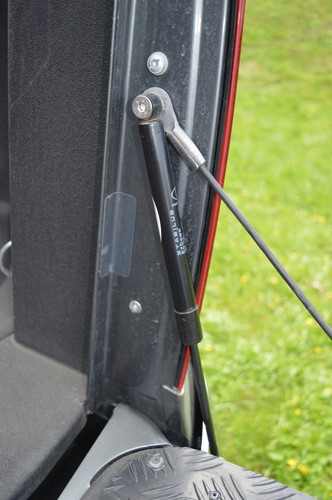 Easy-Down-Gasdruckdämpfer von Seikel für die Heckklppe des VW Amarok.