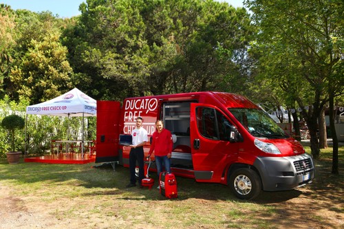 Ein auf dem Campingplatz Ca&#039;Savio in der Nähe von Jesolo extra eingerichtetes Service-Center bietet Urlaubern, die mit einem Fiat Ducato anreisen, die Möglichkeit, ihr Wohnmobil während des Urlaubs kostenlos durchchecken zu lassen.