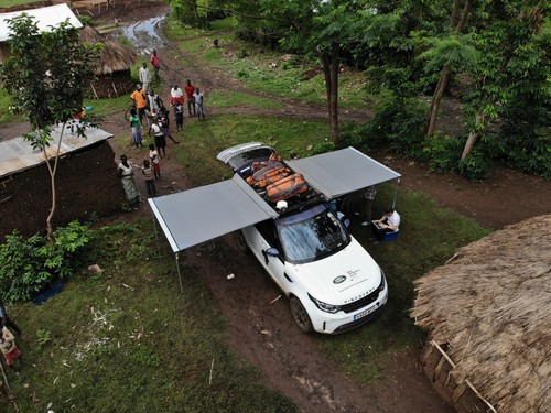 Ein Land Rover Discovery wurde für das „Mobile Malaria Project“ zum rollenden Labor umgebaut. 