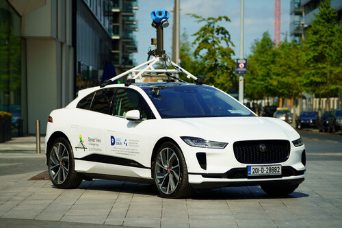 Ein mit Google-Street-View-Technologie ausgestatteter Jaguar I-Pace misst im Großraum Dublin auch die Schadstoffemissionen in den Straßen.