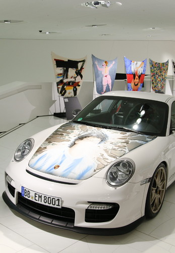 Ein Porsche 911 GT2 RS wurde vom argentinischen Künstler Daniela Boo gestaltet.