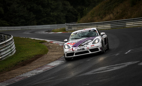 Ein Porsche in der VLN-Langstreckenmeisterschaft.