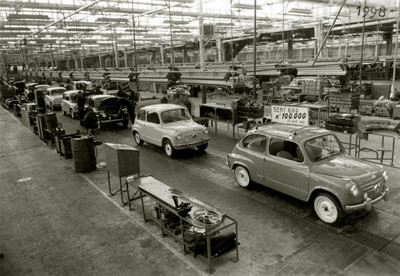 Ein Seat 600 ist am 22. Februar 1962 das einmillionste gebaute Fahrzeug der Marke.