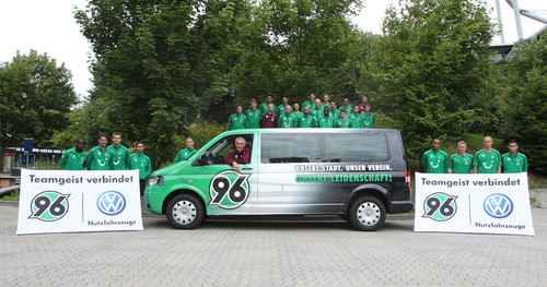 Ein VW T5 Caravelle wird die Jugend von Hannover 96 mobil halten.