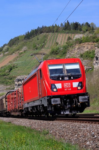 Eine Lok der Baureihe 187 Traxx von DB Cargo.