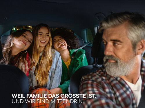 Eine Motiv aus der Skoda-Werbekampagne „Weil Familie das Größte ist. Und wir sind mittendrin“.