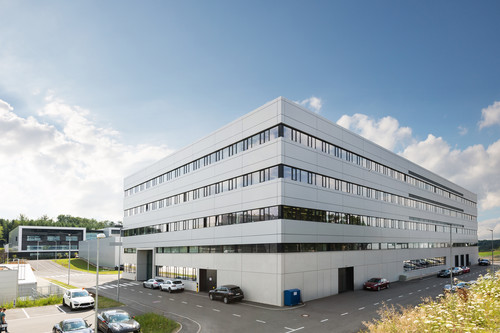 Elektronik-Integrationszentrum im Porsche-Entwicklungszentrum Weissach.