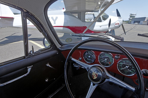 Elster B für dasPorsche-Museum: Das Flugzeug steht in einem engen historischen Bezug zum Porsche 356: In diesem Flugzeug-Typ wurde in den späten 1950er Jahren der Porsche-Flugmotor-Typ 678 erprobt. 
