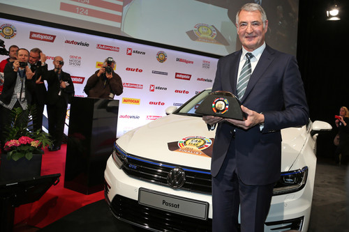 Entwicklungsvorstand Dr. Heinz-Jakob Neußer nahm die Auszeichnung „Car of the Year 2015“ für den VW Passat entgegen.
