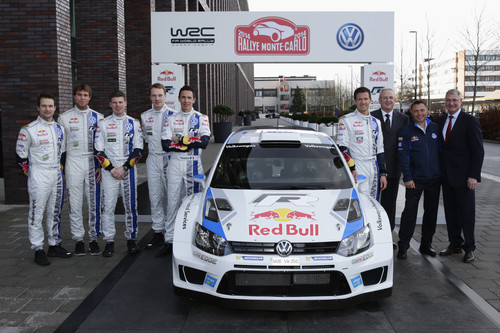 Entwicklungsvorstand Heinz-Jakob Neußer, Motorsportdirektor Jost Capito und Konzernchef Prof. Dr. Martin Winterkorn (von rechts) verabschiedeten am Stammsitz in Wolfsburg das Vokswagen-Rallyeteam in die Saison 2014.