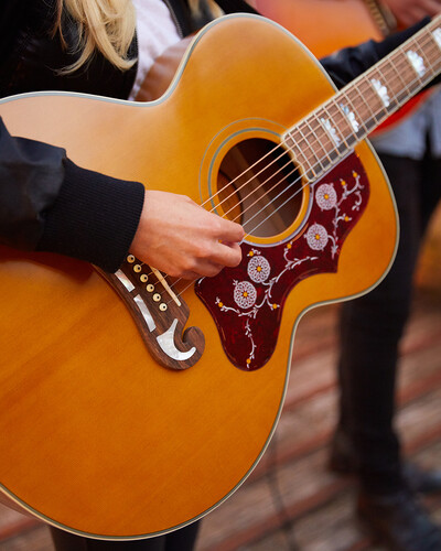 Epiphone „Inspired by Gibson“ J-200.