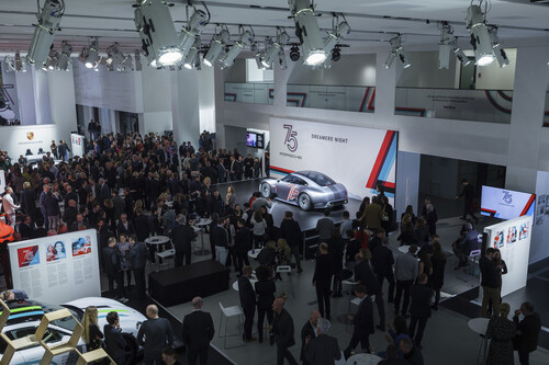 Eröffnung der Sonderausstellung „Driven by Dreams. 75 Jahre Porsche Sportwagen“ im Forum Drive der Volkswagen Group.