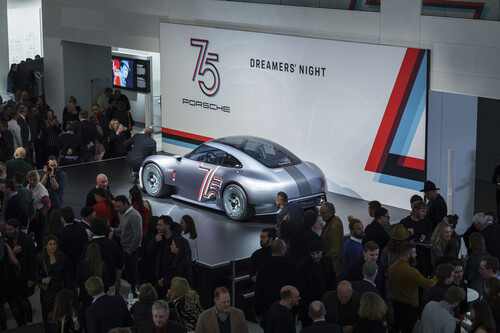 Eröffnung der Sonderausstellung „Driven by Dreams. 75 Jahre Porsche Sportwagen“ im Forum Drive der Volkswagen Group: Designstudie Vision 357.