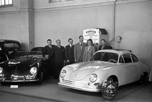 Erstaufschlag in Genf 1949 mit einem 356 Coupé und einem 966 Cabrio.