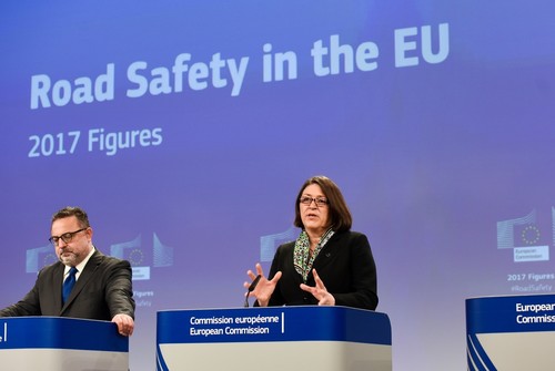 EU-Verkehrskommissarin Violeta Bulc (r.) und EU-Sprecher Enrico Brivio.