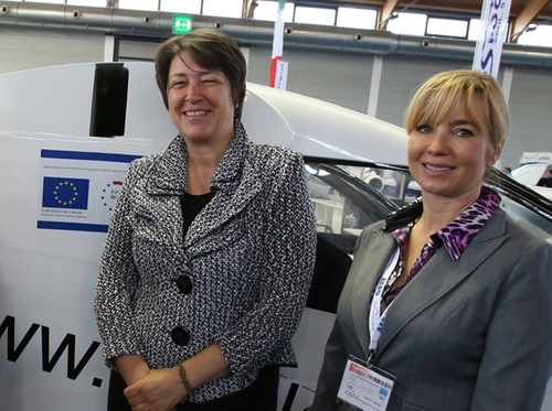 EU-Verkehrskommissarin Violeta Bulc und Carplane-Geschäftsführerin Angela Fleck.