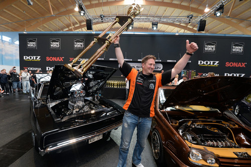 European Tuning Showdown: Gewinner Johan Eriksson aus Schweden mit seinem Dodge Charger (links).