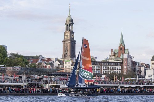 Extreme Sailing Series vor Hamburg.