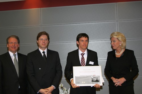 FAG Innovation Award (von links): Dr. Jürgen M. Geißinger, Georg F. W. Schaeffler, Dr. Jens Schmitt und Maria-Elisabeth Schaeffler. 