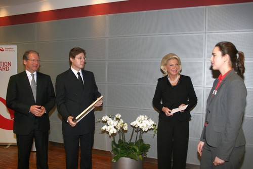 FAG Innovation Award (von links): Dr. Jürgen M. Geißinger, Georg F. W. Schaeffler, Maria-Elisabeth Schaeffler und Dipl.-Ing. Katrin Seiler. 
