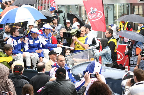 Fahrer- und Sportwagenparade in Le Mans.