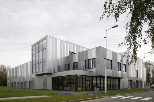 Fahrsimulator-Gebäude im Testzentrum der Renault Group in Guyancourt. 