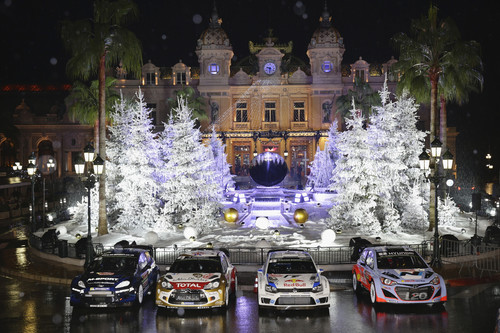 Fahrzeugaufstellung in Monaco zur Rallye Monte Carlo: Ford, Citroen, VW und Hyundai.