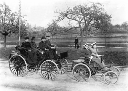 Familie Benz unterwegs (1895).