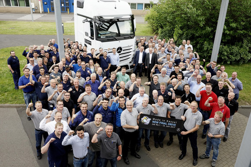Feierstunde mit der Mannschaft im Mercedes-Benz Werk Kassel anlässlich des Produktionsstarts der neuen verbrauchsoptimierten Lkw-Achse.