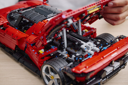 Ferrari Daytona SP3 von Lego Technic.