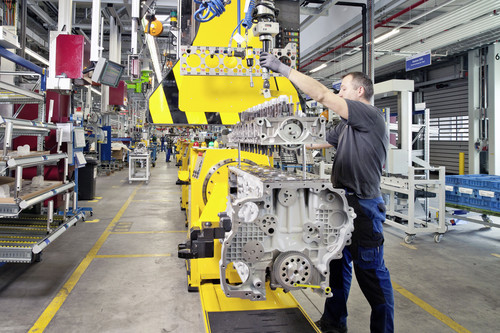 Fertigung der Heavy-Duty-Motoren im Mercedes-Benz-Werk Mannheim.