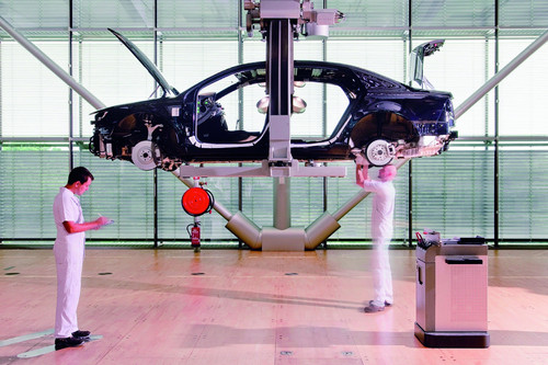 Fertigung des Volkswagen Phaeton in der Gläsernen Manufaktur in Dresden.