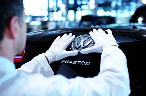 Fertigung des VW Phaeton in der Gläsernen Manufaktur.